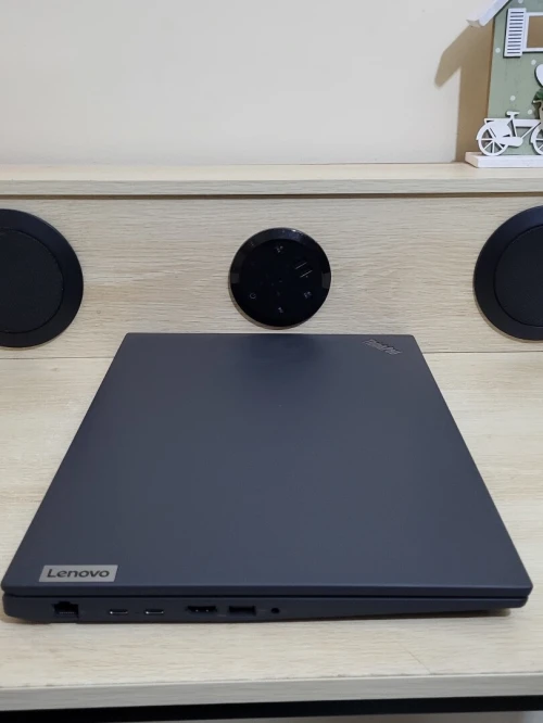 LENOVO THINKPAD P16S GEN 2 | RYZEN 7 PRO 7840U w| 32GB RAM | 512GB SSD | RADEON 780M GRAPHICS 4GB