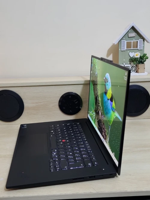IA THINKPAD P1 | OLED UHD 4K TACTLE | CORE ULTRA 9-185H vPro | NVIDIA RTX 4070 8GB | 32GB RAM | 1TB NVMe | Workstation