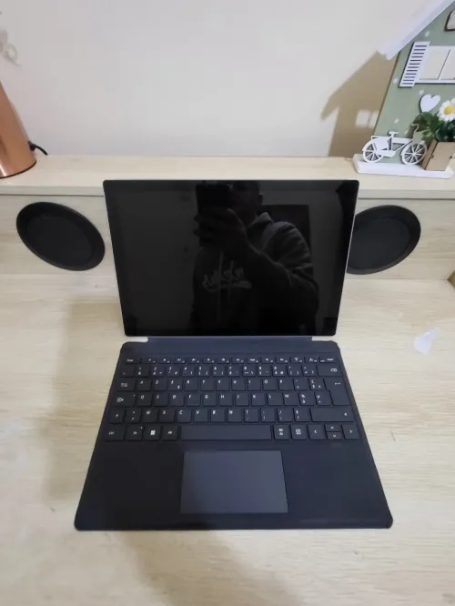 Surface Pro 7 + | i7 1165G7 | 32GB RAM | 1TB SSD | INTEL IRIS GRAPHICS