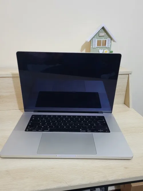 MacBook Pro M1 Max 2021 | 16'' CPU 10 GPU 24 | 32GB RAM | 1TB SSD | CYCLES 79
