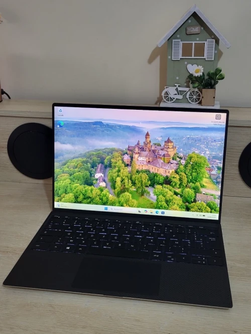 DELL XPS 9300 | CORE i7-1065G7 | 16GB RAM | 512GB NVMe SSD | INTEL IRIS XE GRAPHICS