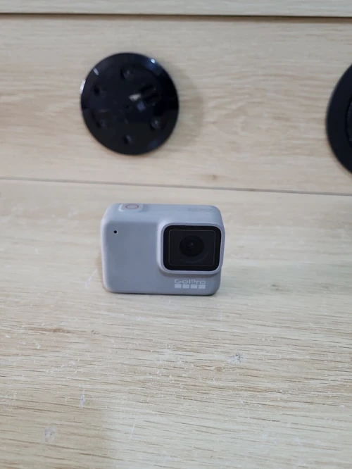 GoPro HERO7 White caméra d'action | imperméable | écran tactile | vidéos 4K30 UHD | photos 10 MP