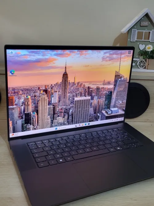 DELL PRECISION 5690 | CORE Ultra 7-165H | RTX 2000 ADA 8GB | 1To SSD | 32GB RAM