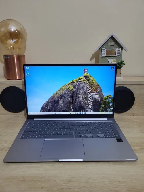 Samsung Galaxy Book4 Edge 15,6" Copilot+ | Snapdragon X Plus X1P42100 | 16GB RAM | 256GB SSD