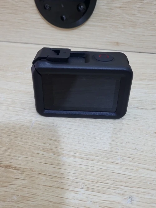 DJI Osmo Action 4 - Caméra d'Action étanche 4K/120 FPS Images saisissantes en Basse lumière 1770mAh