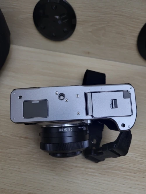 Fujifilm X-T4 sans miroir | 26Mpx | APS-C | 4K/UHD 60 pi/s | + OBLECTIF  TTARTISAN 27mm f/2.8 X AF