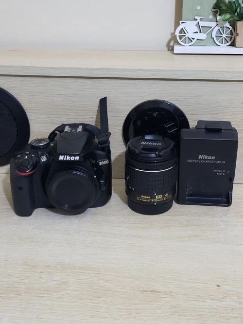 Nikon D3400 Appareil Photo Numérique Réflex 24.2 Mpix + OBJECTIF Nikon AF-P DX Nikkor 18 55mm f 3.5 5.6 g vr