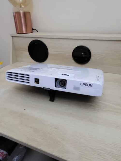 EPSON EB1751 PROJECTEUR 3LCD - PORTABLE - 2600 LUMENS - XGA (1024 x 768) - 4:3 + 2 TÉLÉCOMMANDES