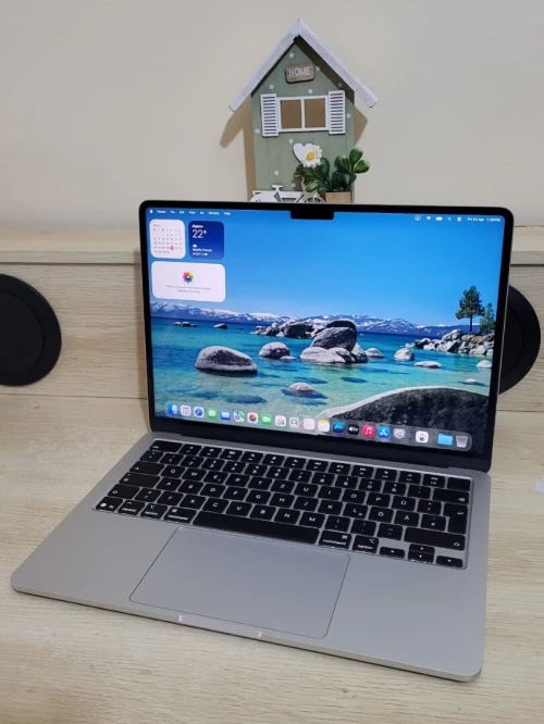 MacBook Air M4 2024 Argent | PUCE M4 8 CORE | GPU 8 CORE | 16GB RAM | 256GB SSD | CYCLES 57 | CAPACITÉ  BATTERIE 100%