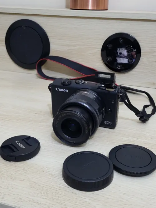 Canon EOS M 200 hybride Vidéo 4K/UHD 30p capteur APS-C de 24Mpx + EF-M 15-45mm f/3,5-6,3 IS STM