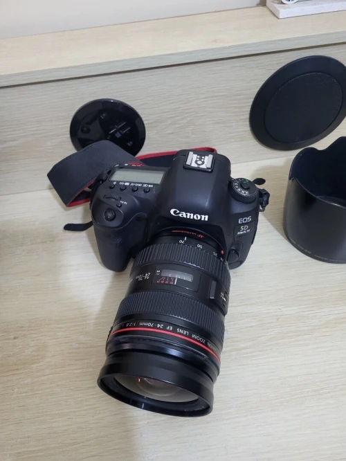 Canon EOS 5D Mark IV | Capteur 30Mpx Rendu cinématographique 4K + Objectif Canon EF 24 70 2.8 L USM