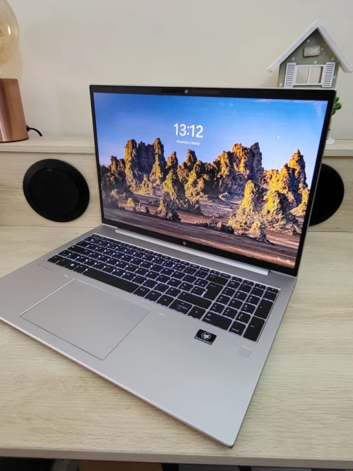 HP ELITEBOOK 865 G9 | AMD RYZEN 5 PRO 6650U | 8GB RAM | 256GB SSD | AMD Radeon Graphics