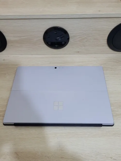 Surface Pro 6 | CORE i7 8650U | 8GB RAM | 256GB SSD | INTEL UHD GRAPHICS