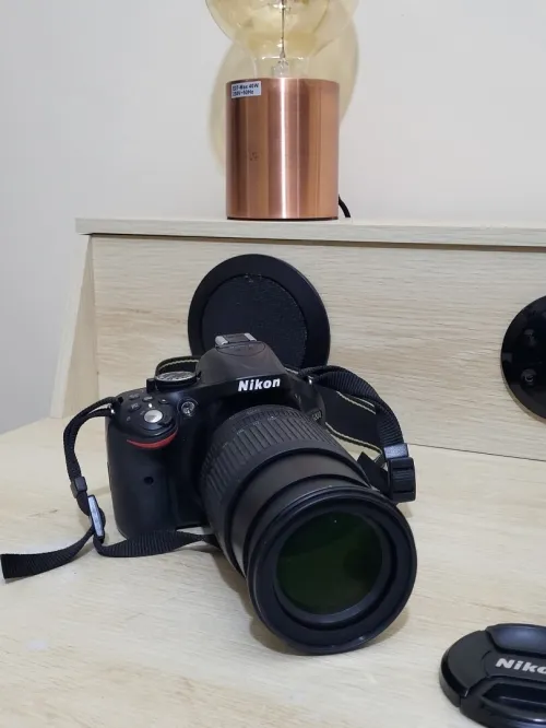 Nikon D5200 Appareil photo numérique Réflex 24,2 Mpix + Objectif AF-S DX 18-105mm f/ ED VR