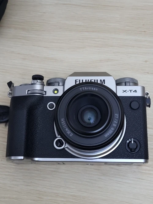 Fujifilm X-T4 sans miroir | 26Mpx | APS-C | 4K/UHD 60 pi/s | + OBLECTIF  TTARTISAN 27mm f/2.8 X AF