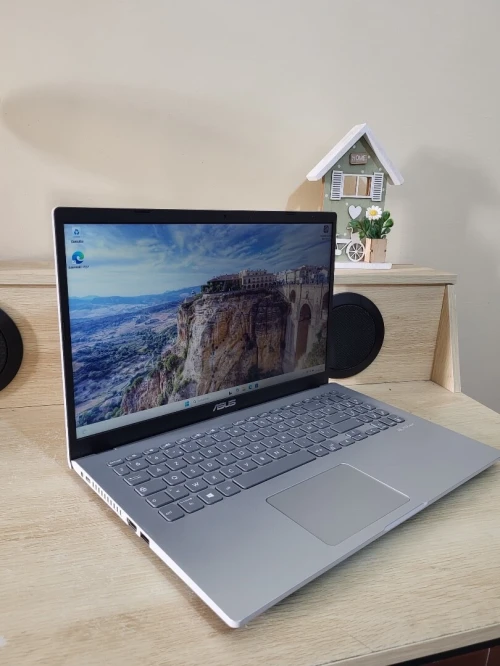 ASUS VivoBook 15.6" FHD | INTEL Pentium Silver N5000 | 4GB RAM | 256GB SSD | INTEL UHD GRAPHICS