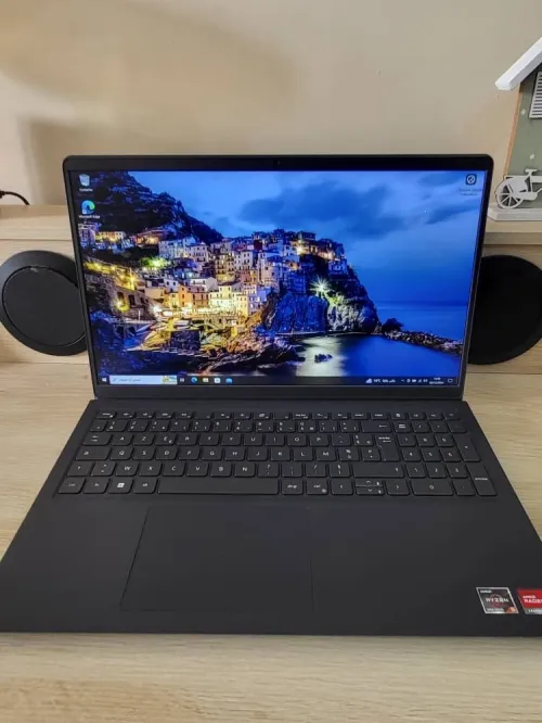 DELL VOSTRO 15.6'' FHD | RYZEN 5 5500U | 8GB RAM | 512GB SSD | AMD RADEON GRAPHICS 