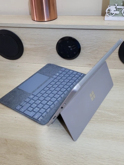 Microsoft Surface GO 2 TACTILE | CORE M3-8100Y 1.61GHz | 8GB RAM | 256GB SSD | LTE 4G | Poids : 544g