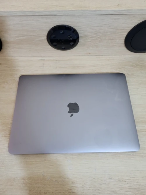 MacBook Pro Touch Bar Mid 2019 13-inch | INTEL CORE I5 QUATRE COEURS | 8GB RAM | 128GB SSD