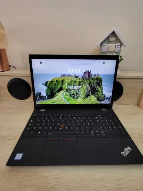 THINKPAD P53s 15.6 FHD | CORE i7 8565U | NVIDIA QUADRO P520 2GB | 8GB RAM | 256 NVME SSD