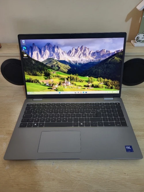 DELL PRECISION 3591 | CORE Ultra 7 165H | NVIDIA RTX 2000 ADA GEN 8GB | 1To NVMe SSD | 32GB RAM | WORKSTATION