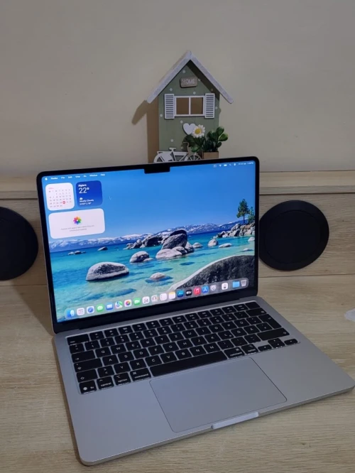 MacBook Air M4 2024 Argent | PUCE M4 8 CORE | GPU 8 CORE | 16GB RAM | 256GB SSD | CYCLES 57 | CAPACITÉ  BATTERIE 100%