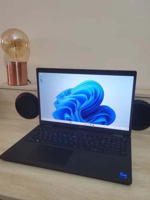 DELL LATITUDE 3520 15.6'' FHD | INTEL CORE i5 1135G7 | 8GB RAM | 256GB SSD | INTEL IRIS XE GRAPHICS