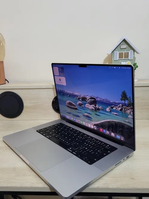 MacBook Pro M1 Max 2021 | 16'' CPU 10 GPU 24 | 32GB RAM | 1TB SSD | CYCLES 79