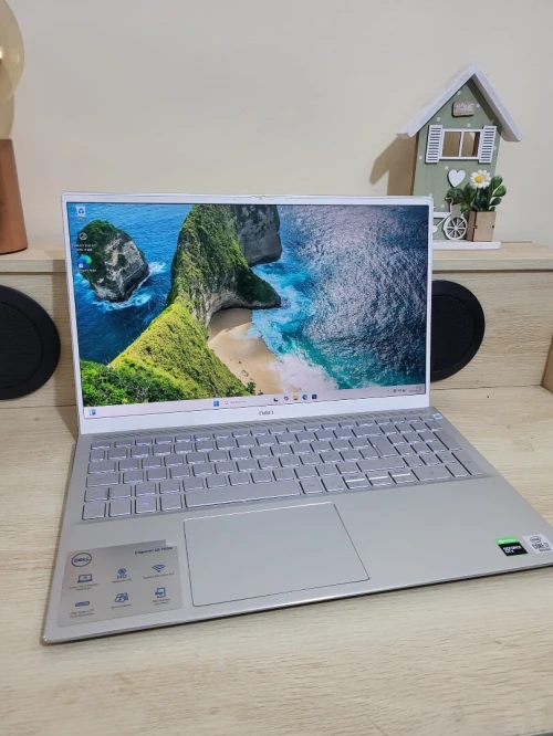 DELL INSPIRON 7501 | CORE i7-10750H | NVIDIA GeForce GTX 1650 4GB | 16GB RAM | 512GB NVMe SSD
