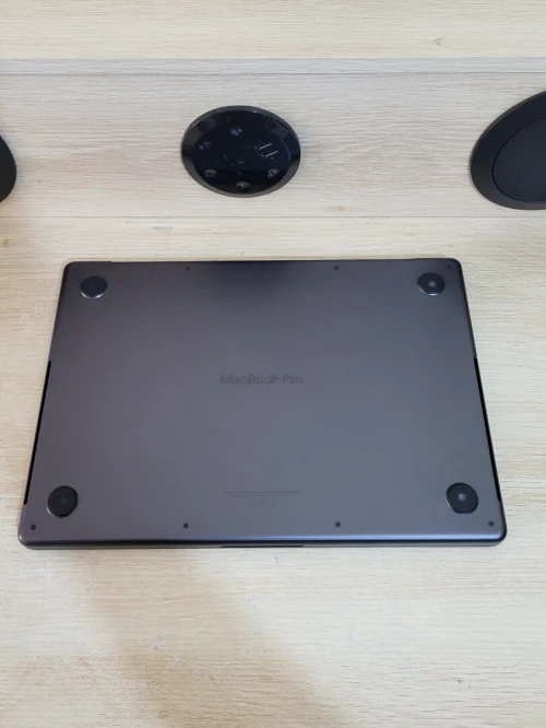 MacBook Pro M4 2024 Noir sidéral | PUCE M4 10 CORE | GPU 10 CORE | 16GB RAM | 512GB SSD | CYCLES 141 | CAPACITÉ BATTERIE 98%