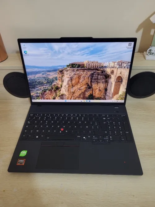 THINKPAD P16s GEN 4 | RYZEN AI 7 PRO 350/w | 32GB RAM | 512GB | RADEON 860M 8GB | Workstation