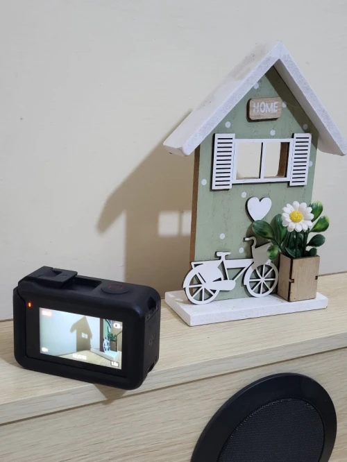 DJI Osmo Action 4 - Caméra d'Action étanche 4K/120 FPS Images saisissantes en Basse lumière 1770mAh
