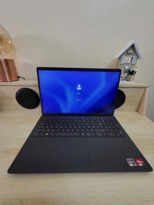 DELL VOSTRO 15.6'' FHD | RYZEN 5 5500U | 8GB RAM | 512GB SSD | AMD RADEON GRAPHICS