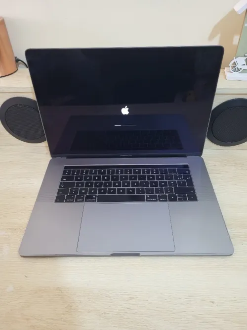 MacBook Pro 15.6" | CORE i7 | 16GB RAM | AMD RADEON PRO 455 2GB | 512GB SSD | GAMME Workstation