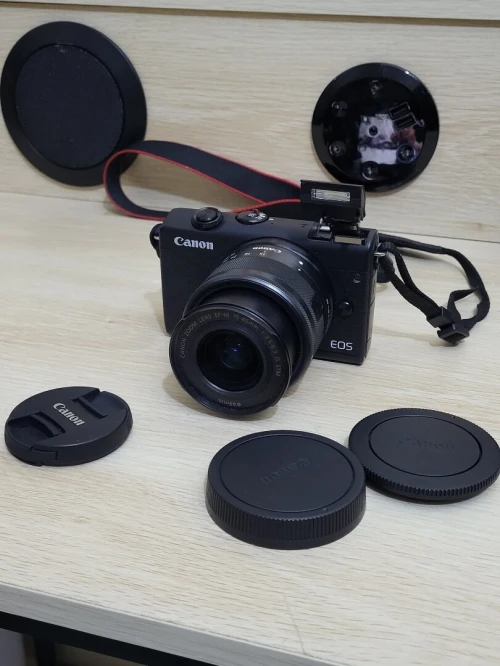 Canon EOS M 200 hybride Vidéo 4K/UHD 30p capteur APS-C de 24Mpx + EF-M 15-45mm f/3,5-6,3 IS STM
