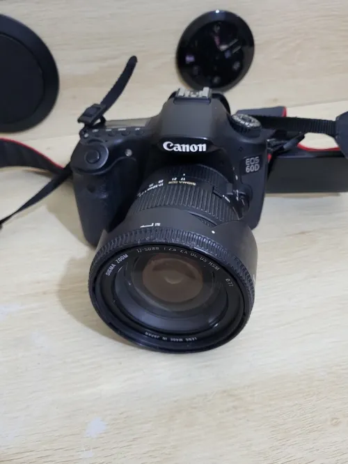 Canon EOS 60D Appareil photo Reflex 18 Mpix CMOS APS-C + Sigma EX 17-50mm - f/2.8 DC OS HSM 