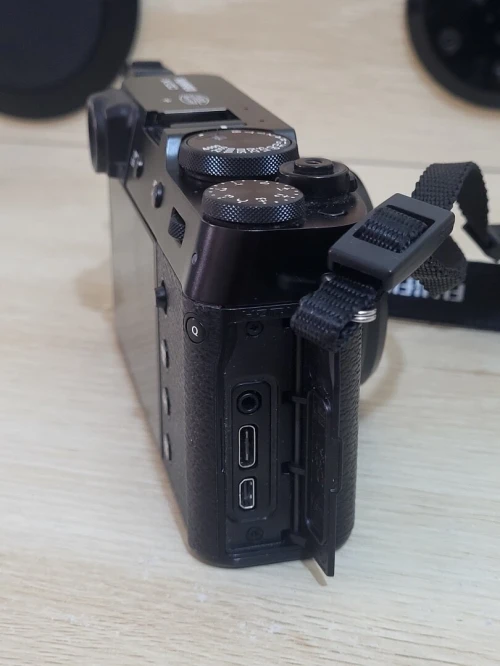 fujifilm x100v Vidéo 4K | Capteur X-Trans CMOS 4 de 26.1 MP | Objectif 23 mm F/2.0 | Processeur X 4 