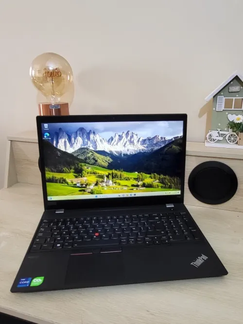 ThinkPad P15s GEN 2 | i7-1165G7 | NVIDIA QUADRO T500 4GB | 16GB RAM | 512GB NVMe SSD | WORKSTATION