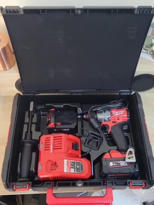 PERCEUSE VISSEUSE À PERCUSSION FUEL 18V - M18 FDD3-502X + 2 BATTERIES 18V 5 AH + 1 CHARGEUR M12-18FC MILWAUKEE + Coffret HD Box - NEUF JAMAIS UTILISÉ.
