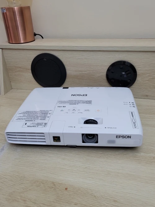 EPSON EB1751 PROJECTEUR 3LCD - PORTABLE - 2600 LUMENS - XGA (1024 x 768) - 4:3 + 2 TÉLÉCOMMANDES