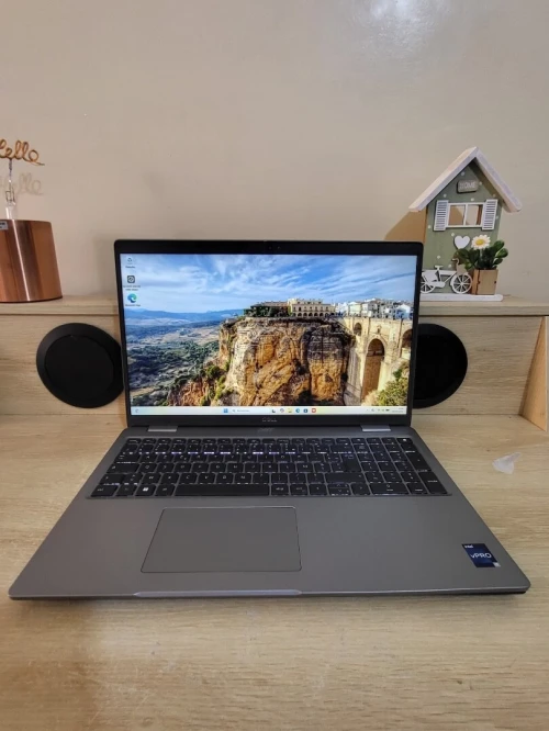 DELL LATITUDE 5540 | CORE i7 1365U | 16GB RAM | 512GB NVMe SSD | INTEL IRIS XE GRAPHICS