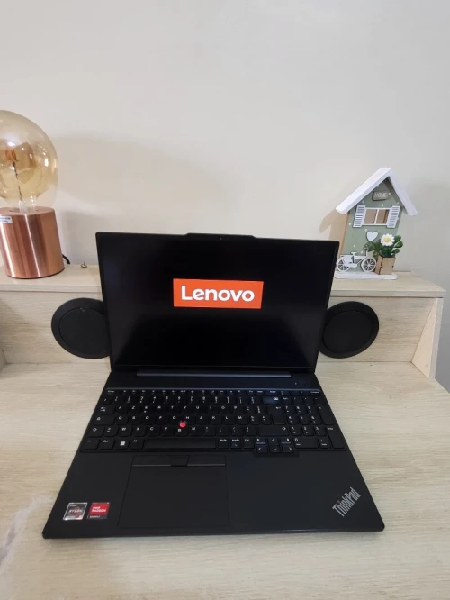 LENOVO THINKPAD E16 16'' FHD | RYZEN 5 7530U | 16GB RAM | 512GB NVMe SSD | AMD RADEON GRAPHICS 1GB