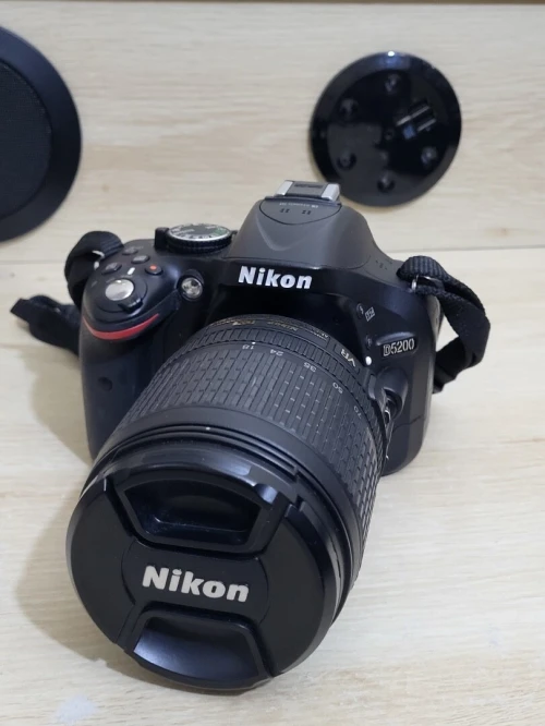 Nikon D5200 Appareil photo numérique Réflex 24,2 Mpix + Objectif AF-S DX 18-105mm f/ ED VR