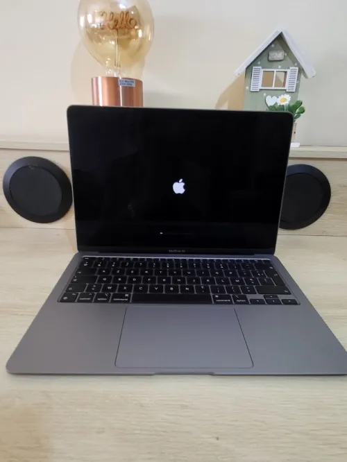 MacBook Air M1 | 8GB RAM | 256GB SSD |