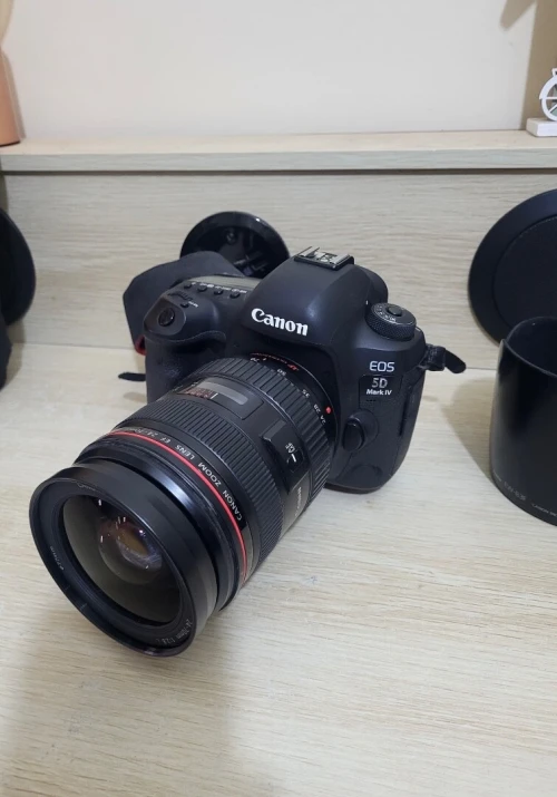 Canon EOS 5D Mark IV | Capteur 30Mpx Rendu cinématographique 4K + Objectif Canon EF 24 70 2.8 L USM