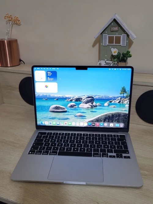 MacBook Air M4 2024 Argent | PUCE M4 8 CORE | GPU 8 CORE | 16GB RAM | 256GB SSD | CYCLES 57 | CAPACITÉ  BATTERIE 100%