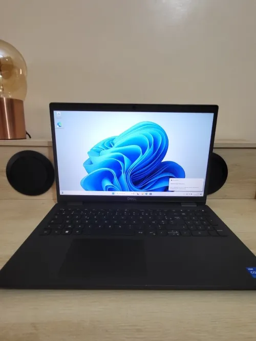DELL LATITUDE 3520 15.6'' FHD | INTEL CORE i5 1135G7 | 8GB RAM | 256GB SSD | INTEL IRIS XE GRAPHICS