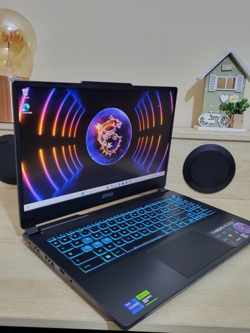 GAMING MSI Cyborg 144 Hz | CORE i7-13620H | NVIDIA RTX 4060 8GB | 512GB SSD | 16GB RAM |