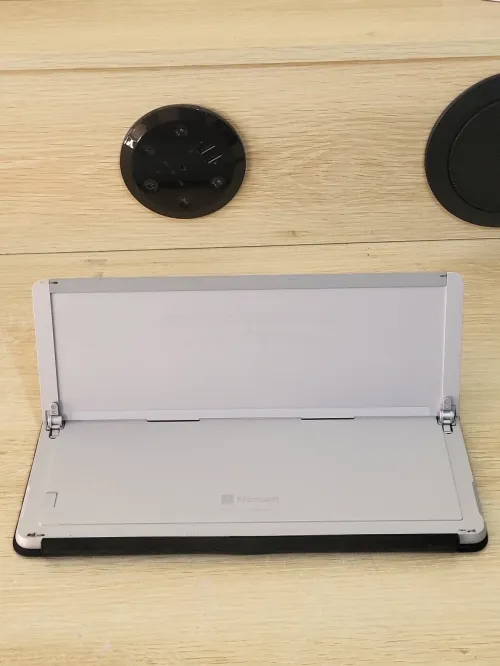 Microsoft Surface GO 2 TACTILE | CORE M3-8100Y 1.61GHz | 8GB RAM | 128GB SSD | | Poids : 544g