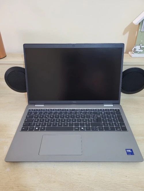DELL PRECISION 3591 | CORE Ultra 7 165H | NVIDIA RTX 2000 ADA GEN 8GB | 1To NVMe SSD | 32GB RAM | WORKSTATION